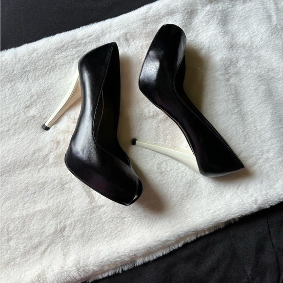 Stuart Weitzman heels, size 7 - Picture 3 of 11